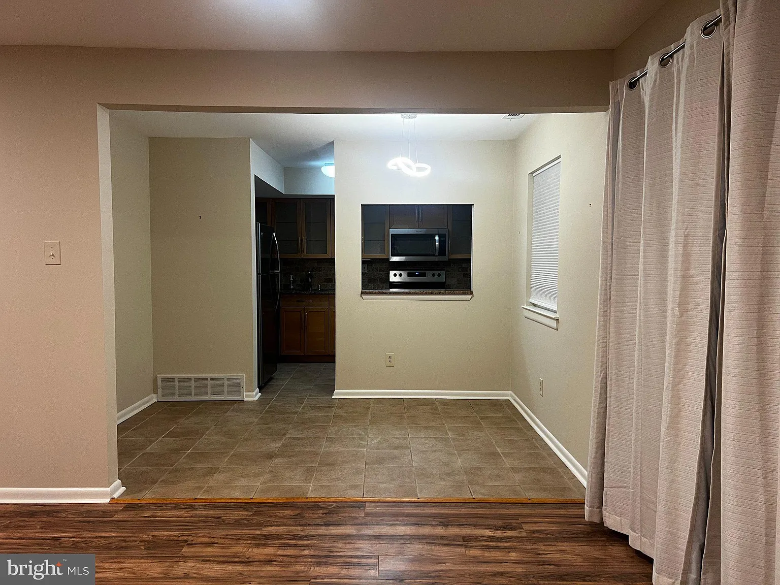 2 bed, 1.0 bath, 934 sqft, $1,850 — Photo 4