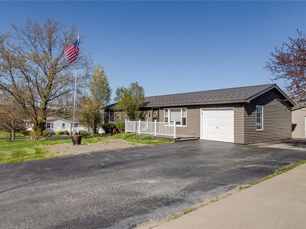 22 Franklin St, Dundee, NY 14837