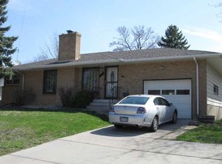 2905 Silver Lake Rd, Saint Anthony, MN 55418