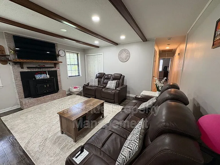 4409 Roxbury Dr — Photo 6