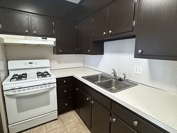 3rd image of 580 Bridge St #29