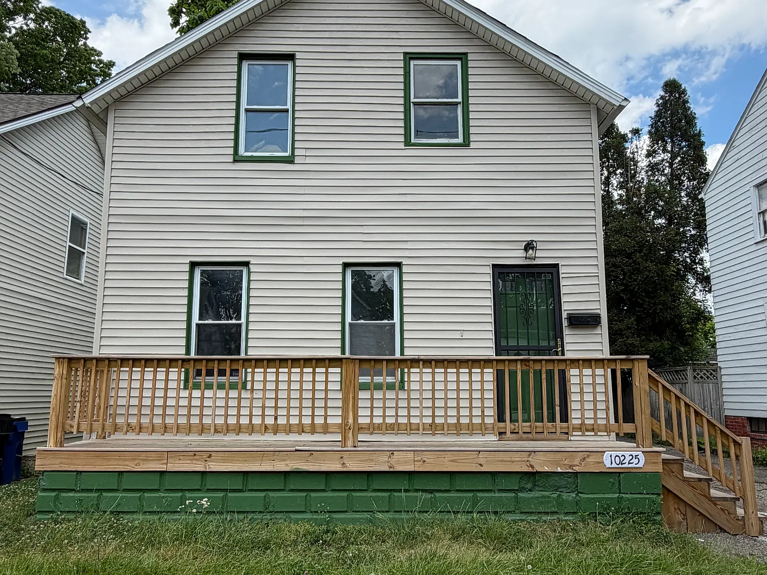 4 bed, 1360 sqft, $1,400 — Photo 1