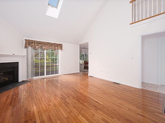 5th image of 24 Olde Canal Way Unit 24
