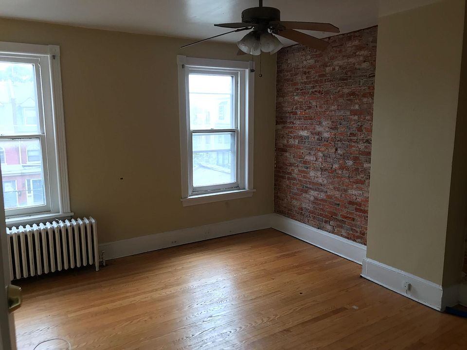 1st image of 903 N Van Buren St
