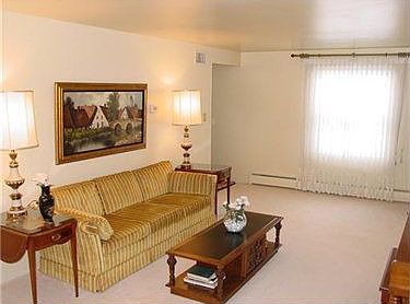 5th image of 2709 Oakmoor Dr