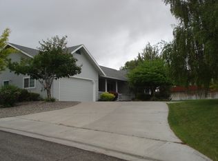 4 Vista Ave, Winnemucca, NV 89445