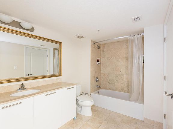 5th image of 1800 N Bayshore Dr APT 2915