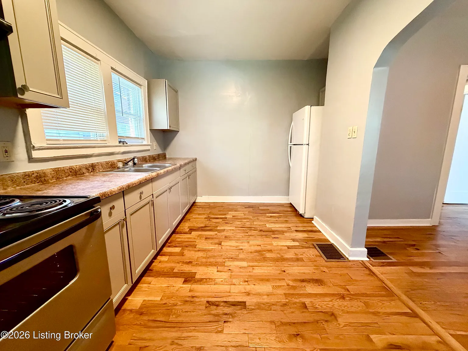 4 bed, 1.0 bath, 1000 sqft, $1,295 — Photo 4