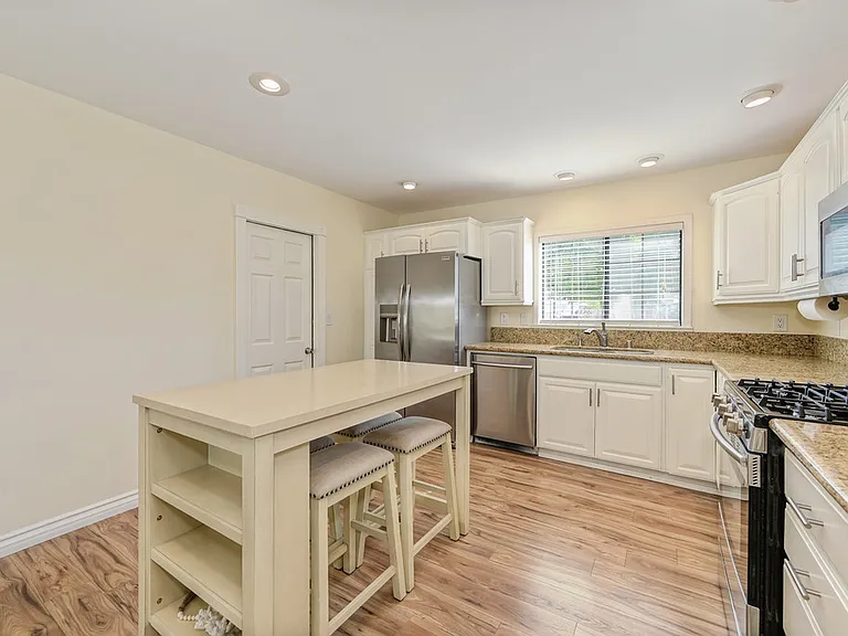 9524 Galston Dr — Photo 12