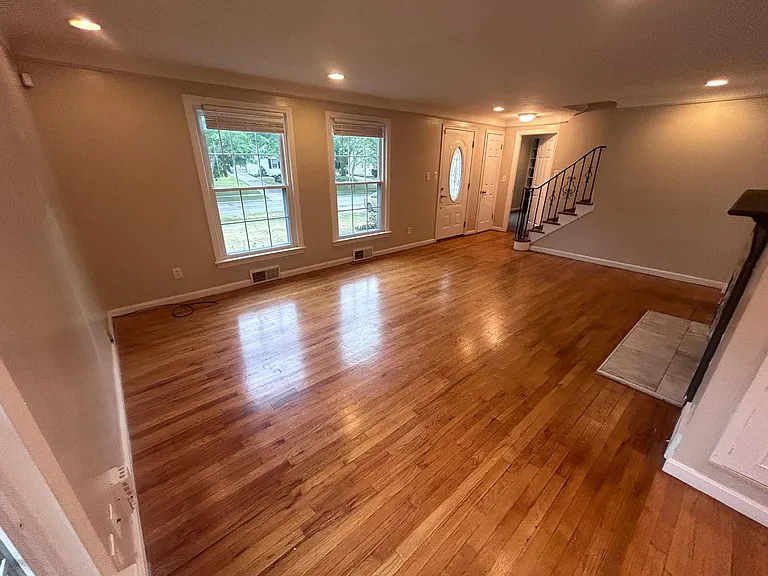 20825 Farnsleigh Rd — Photo 3
