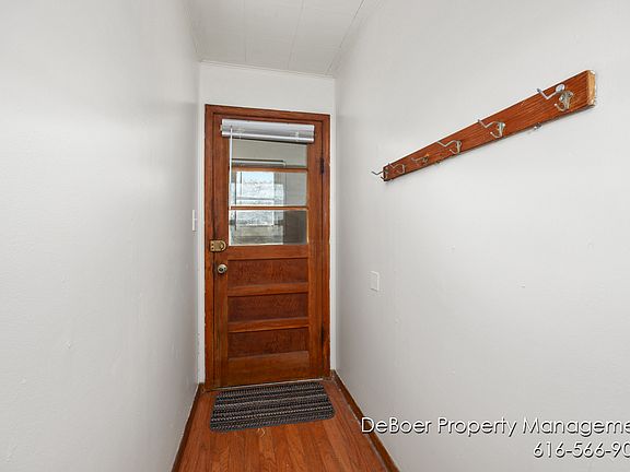 3rd image of 1621 Lakeshore Dr Unit 2