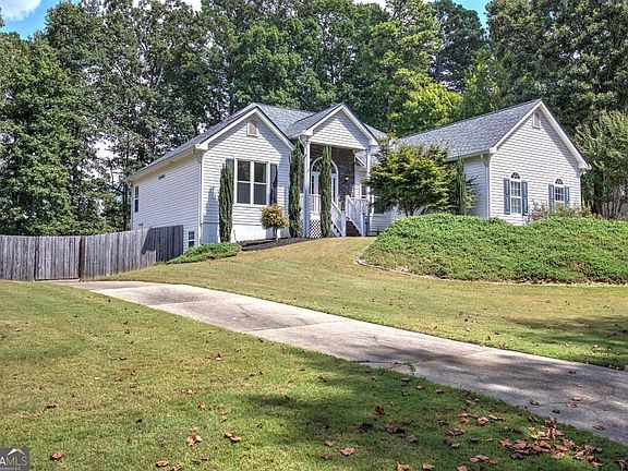 2nd image of 1082 Fieldstone Dr