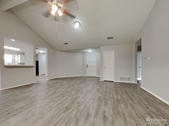 4th image of 2410 Claremont Dr