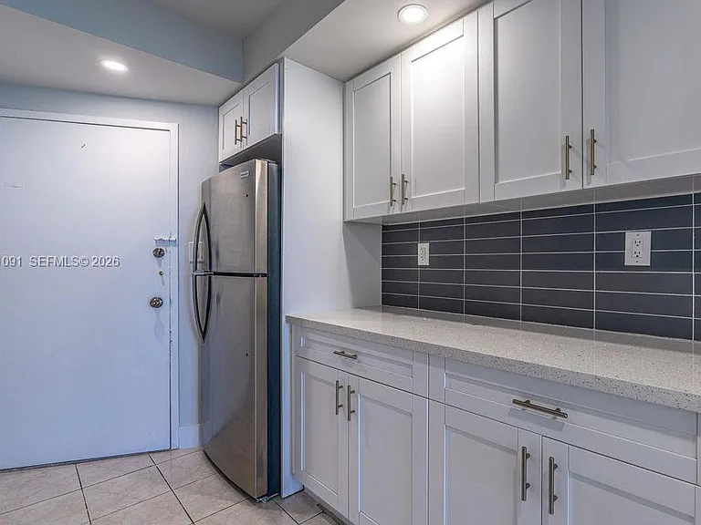 5401 Collins Ave #919 — Photo 11