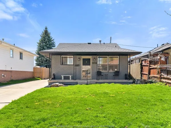 2707 Alexis Rd, Windsor, ON N8W 4A1