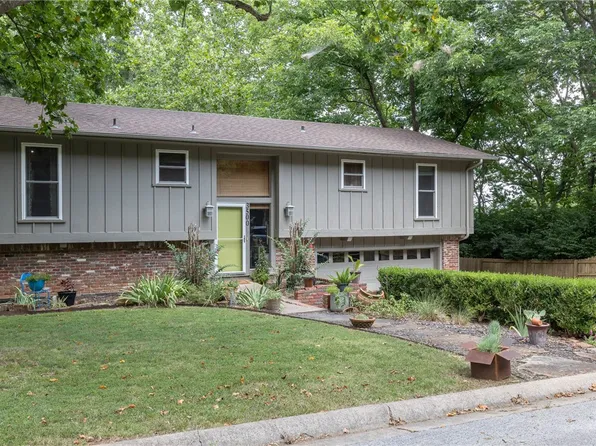 3500 N Whippoorwill Ct, Fayetteville, AR 72701