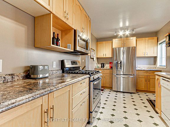 5th image of 30 Kitimat Cres