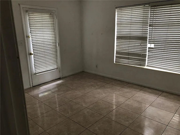 1131 SE 2nd Ave — Photo 5