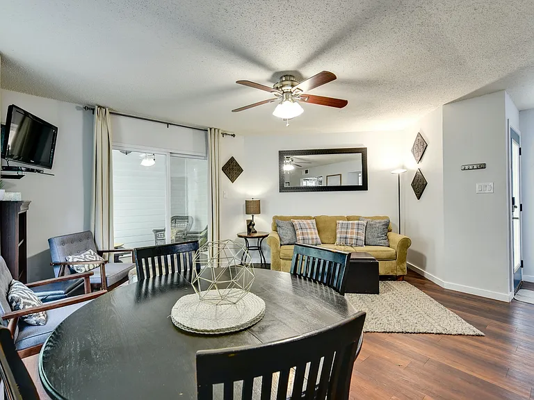 1122 Bluebonnet Ln #A — Photo 9