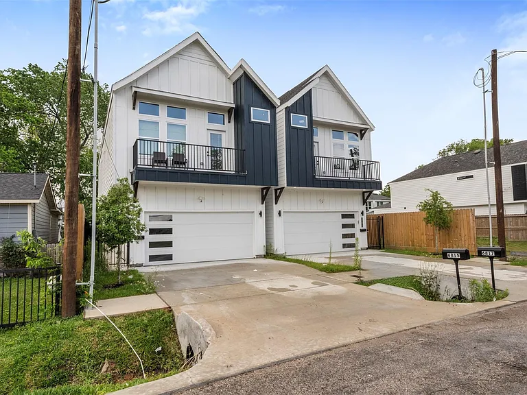 6815 Paris St — Photo 2