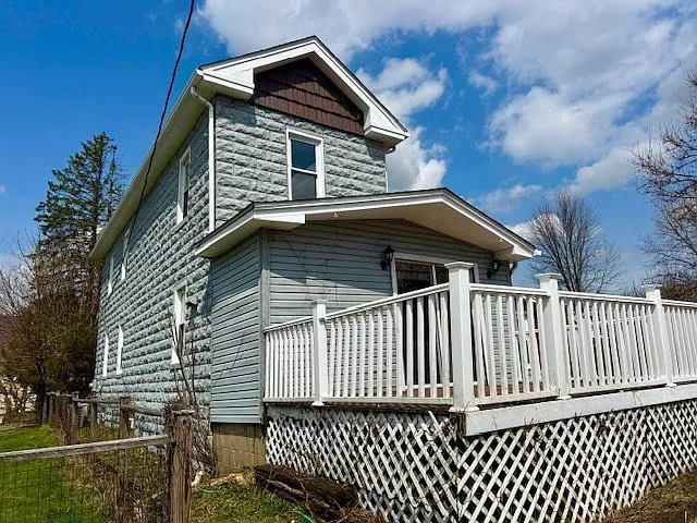 668 1/2 Addison St photo 1