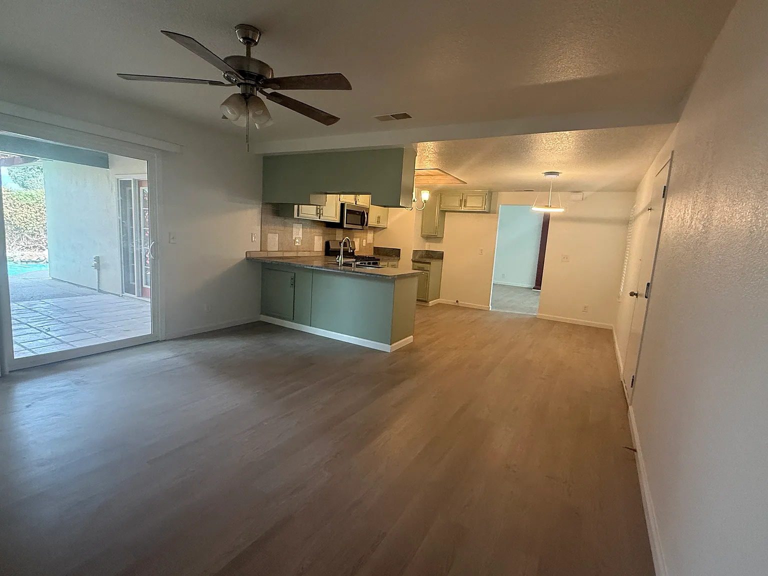 9423 Mira Del Rio Dr — Photo 2