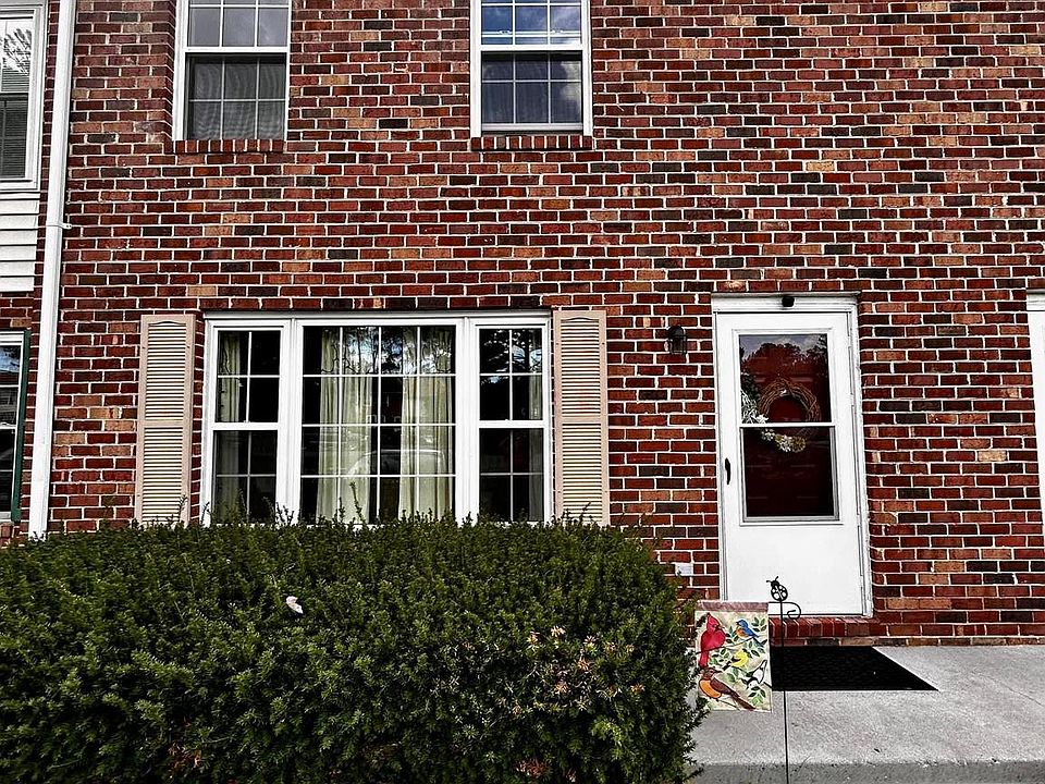 1st image of 102 Warren Cir