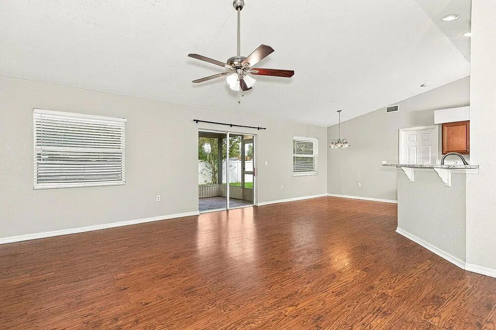 3 bed, 2.0 bath, 1525 sqft, $1,860 — Photo 3