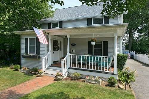 1st image of 133 Linden St