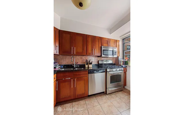 Sold by Douglas Elliman | media 14