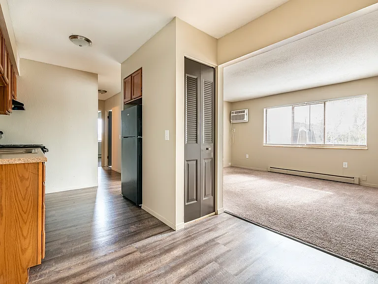 2BR, 1BA - 800SF - Upgrade Living Space