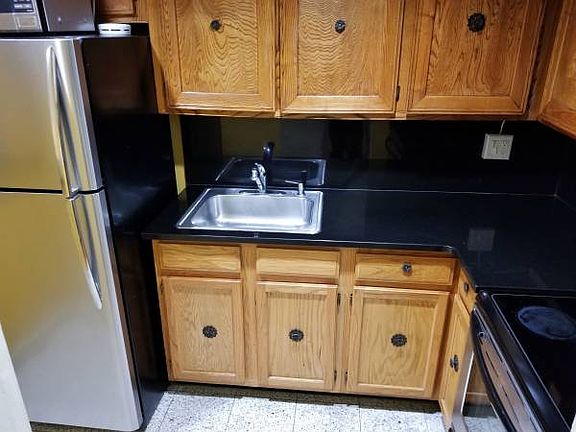 4th image of 3155 Crescent St #1