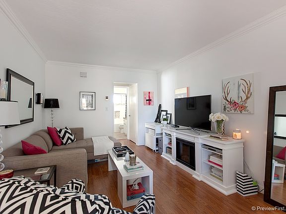 4th image of 4180 Louisiana St APT 3J