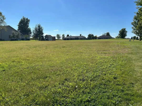 703 Simplicity Dr, Ellendale, MN 56026