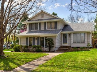 4600 Bel Aire Rd, Des Moines, IA 50310