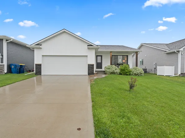 1149 Fifield Rd, Pella, IA 50219