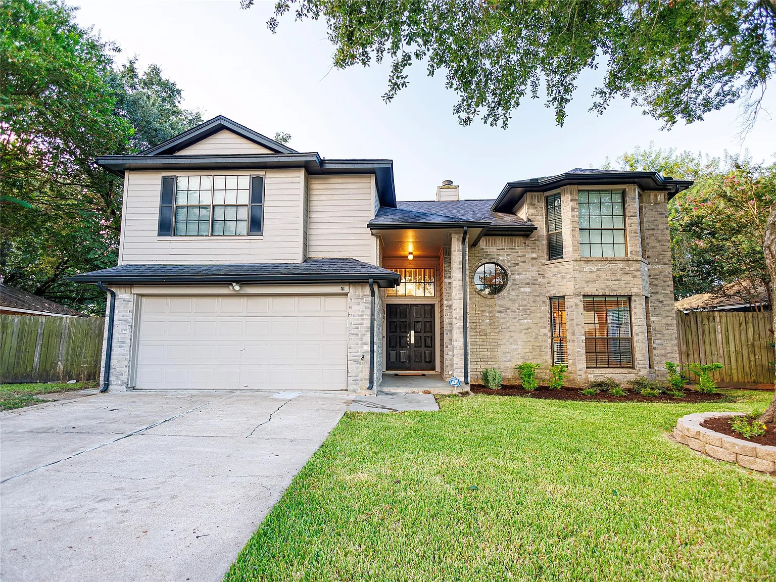 4 bed, 2.5 bath, 2084 sqft, $2,450 — Photo 1