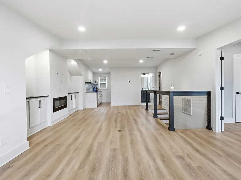 411 Edwin St #A — Photo 19