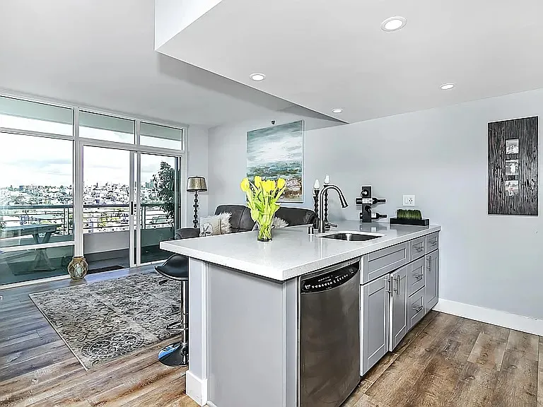 2 bed, 873 sqft, $4,500 — Photo 4