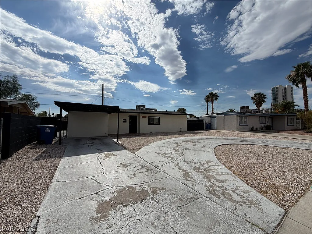 3 bed, 2.0 bath, 1253 sqft, $2,300 — Photo 4
