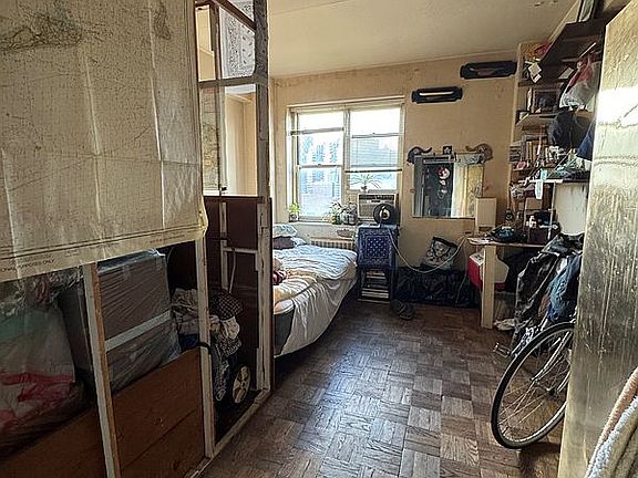 4th image of 530 Grand St APT D8a