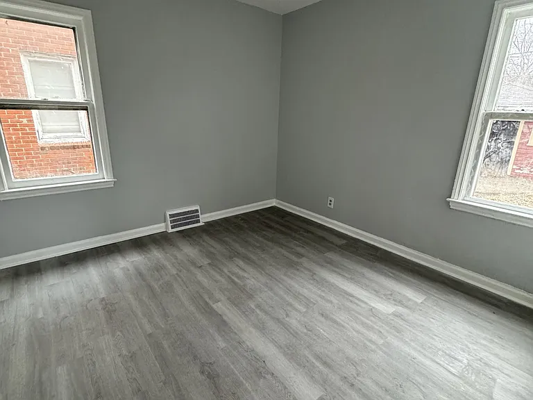 19709 Fairport St — Photo 5