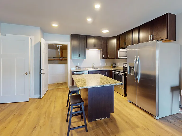 2301 Lincoln Ave — Photo 4