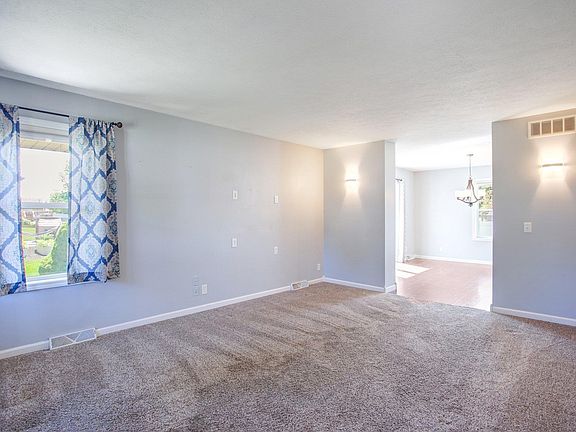 4th image of 206 Brooke Ln