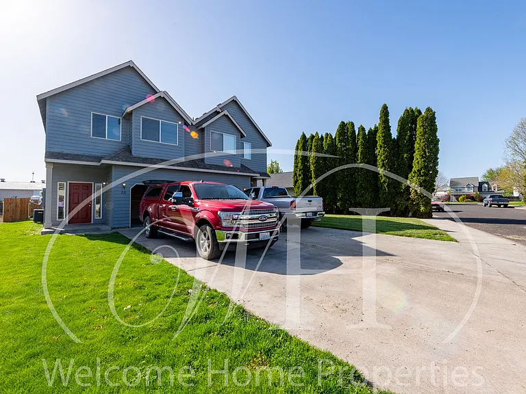 23 NW Earl Ln — Photo 2