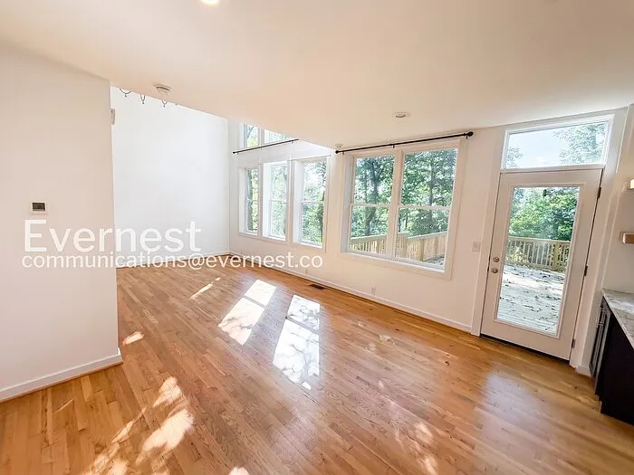 112 Crest Dr — Photo 6