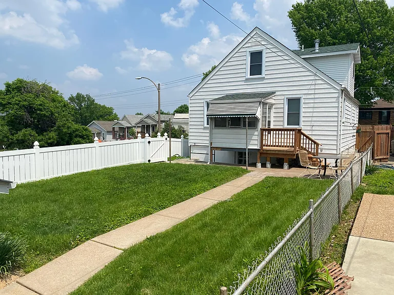 2135 Sublette Ave — Photo 2