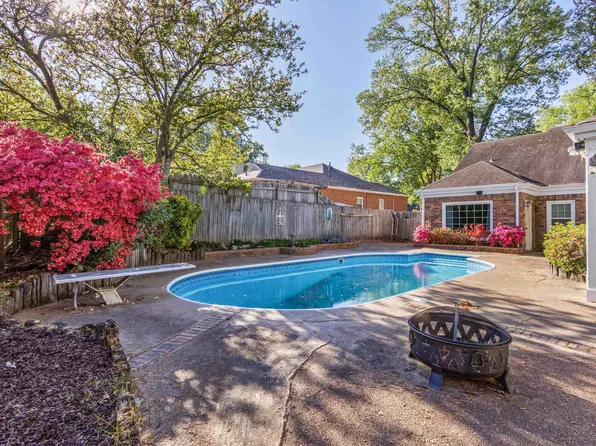 7630 Blackberry Farm Rd, Germantown, TN 38138