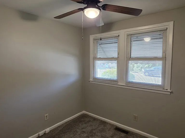 2206 Bothwell St — Photo 16