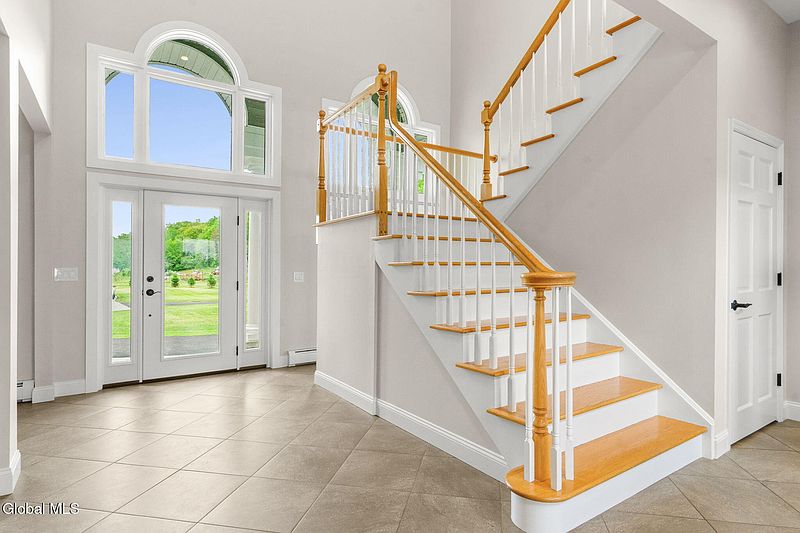 5th image of 2676 Currybush Road